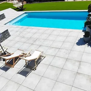 Vue Av Piscine Prunières